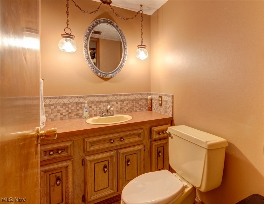 8829 Eagle Road Kirtland, OH 44094 - Photo 15 of 35 1st floor 1/2 bath