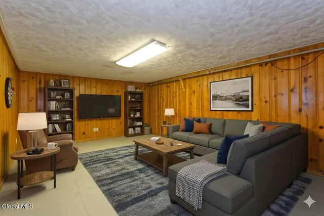 $449,999 | 3 Groesbeck Place, Bethlehem, NY 12054