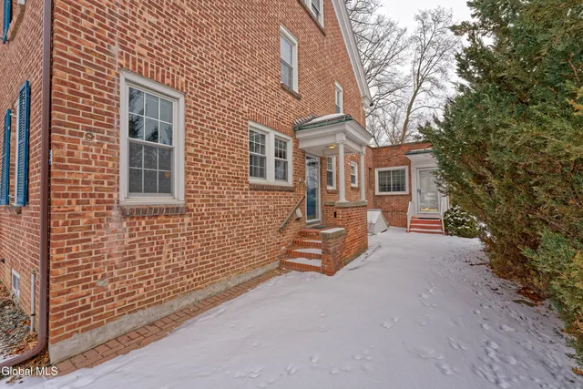 $449,999 | 3 Groesbeck Place, Bethlehem, NY 12054