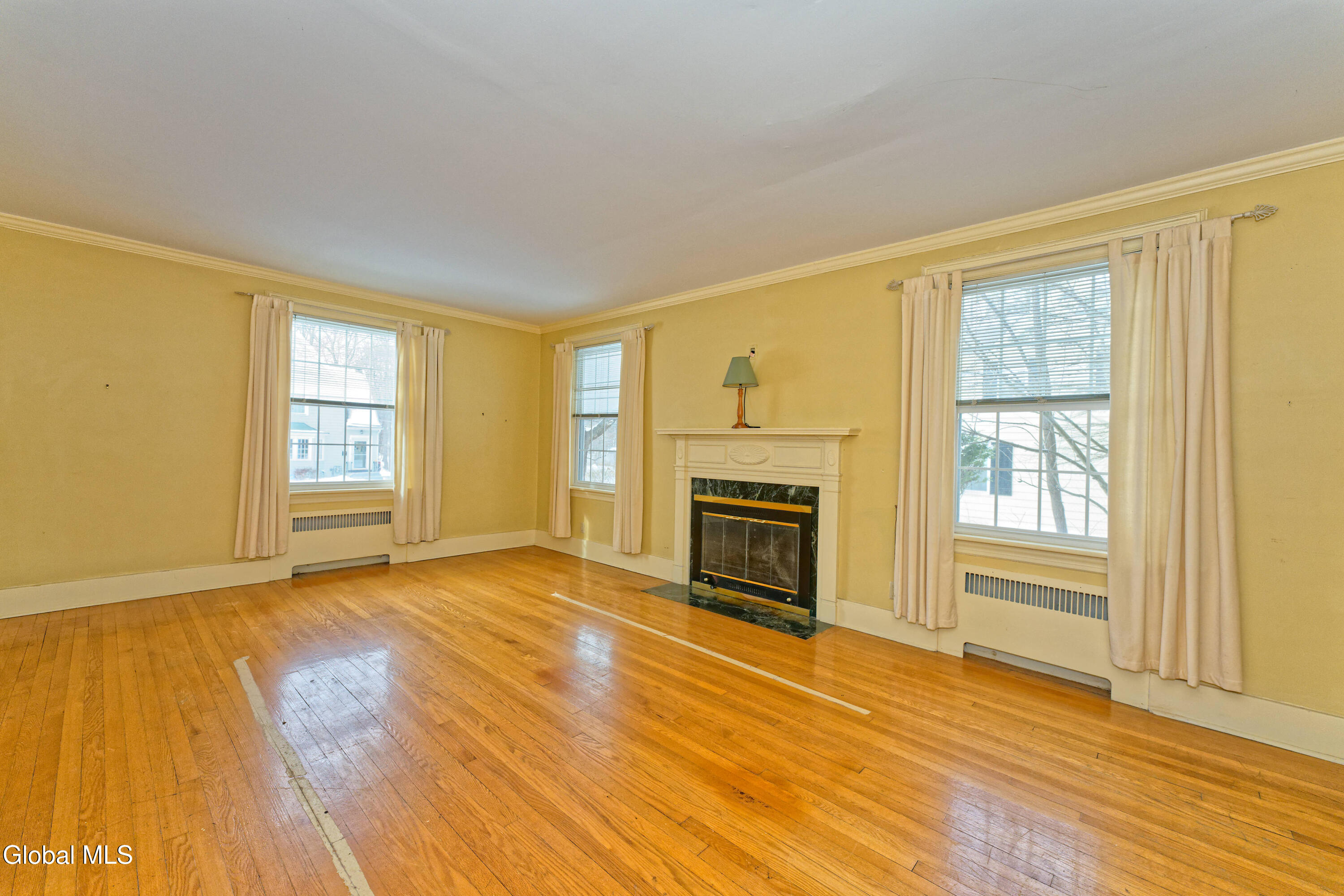 3 Groesbeck Place Bethlehem, NY 12054 - Photo 10 of 58 3 Livingroom 1