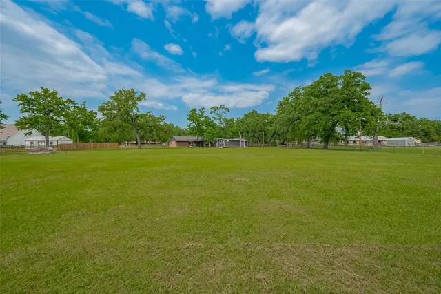 a view of a green field with lots of green space