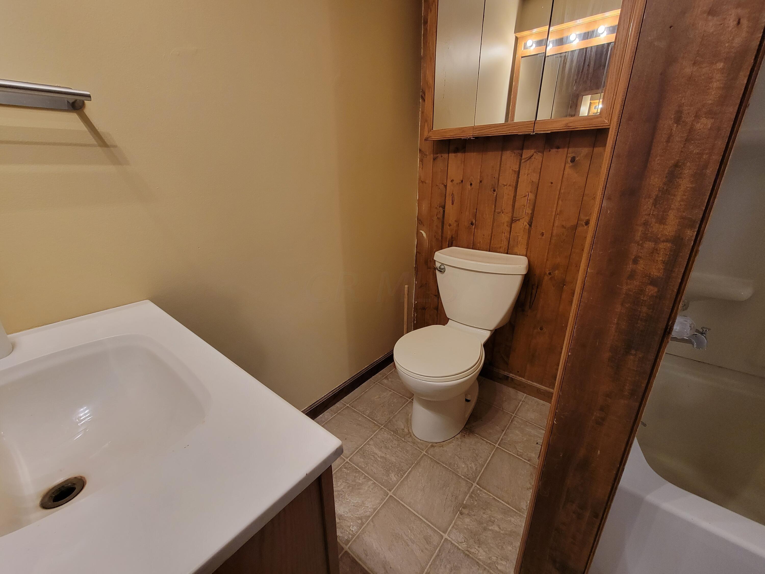 9185 Chillicothe Lancaster Road Southwest Amanda, OH 43102 - Photo 9 of 19 Bathroom