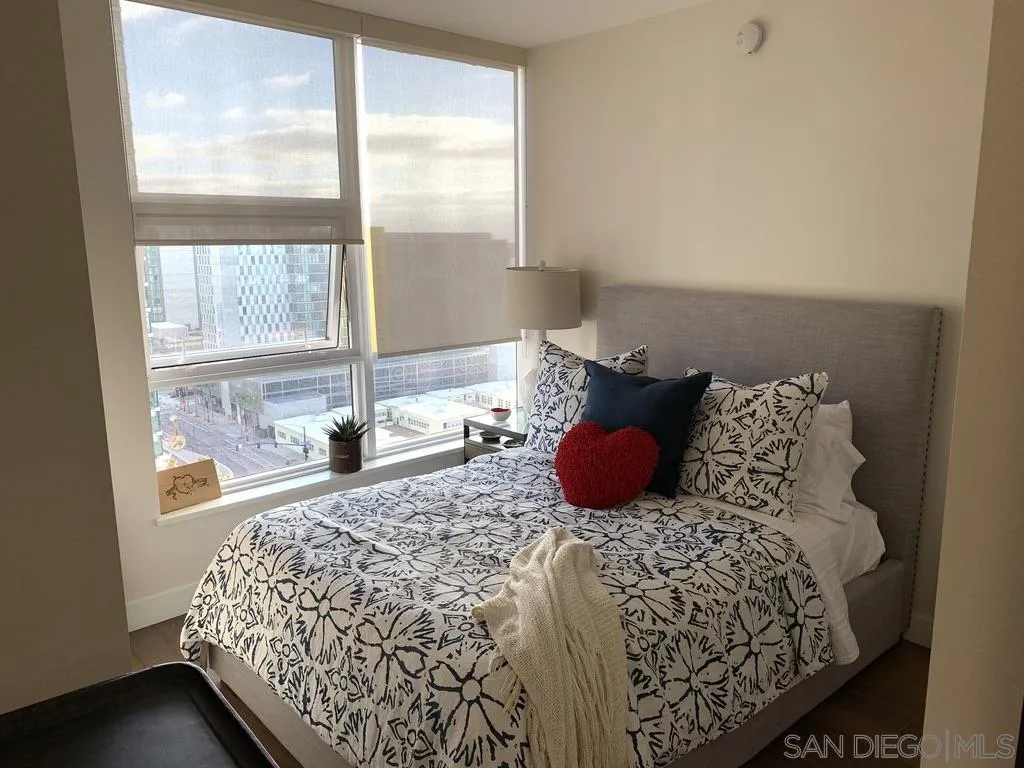 1325 Pacific Highway, Unit 1703 San Diego, CA 92101 - Photo 14 of 18 a bedroom with a large bed and a window
