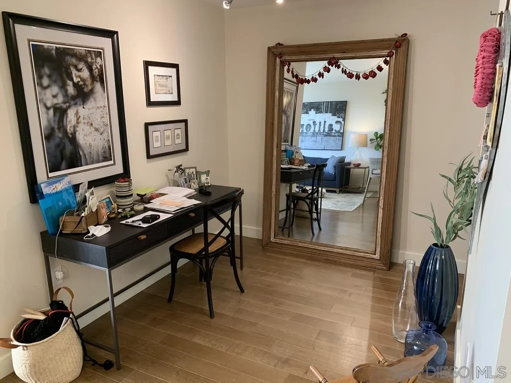 1325 Pacific Highway, Unit 1703 San Diego, CA 92101 - Photo 9 of 18 a view of a livingroom with furniture and a potted plant