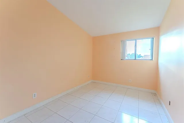 $3,200 | 626 Northeast 195th Street, Unit 626, Miami, FL 33179