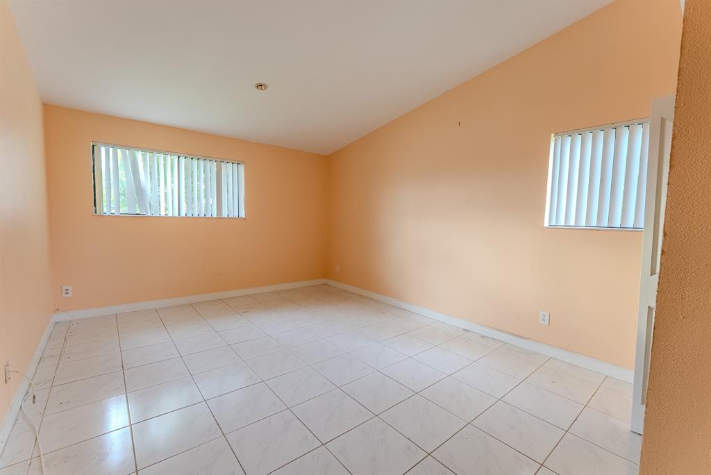 626 Northeast 195th Street, Unit 626 Miami, FL 33179 - Photo 15 of 17