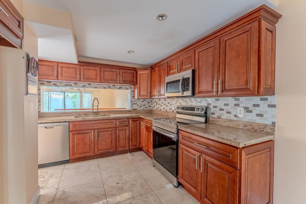 626 Northeast 195th Street, Unit 626 Miami, FL 33179 - Photo 5 of 17