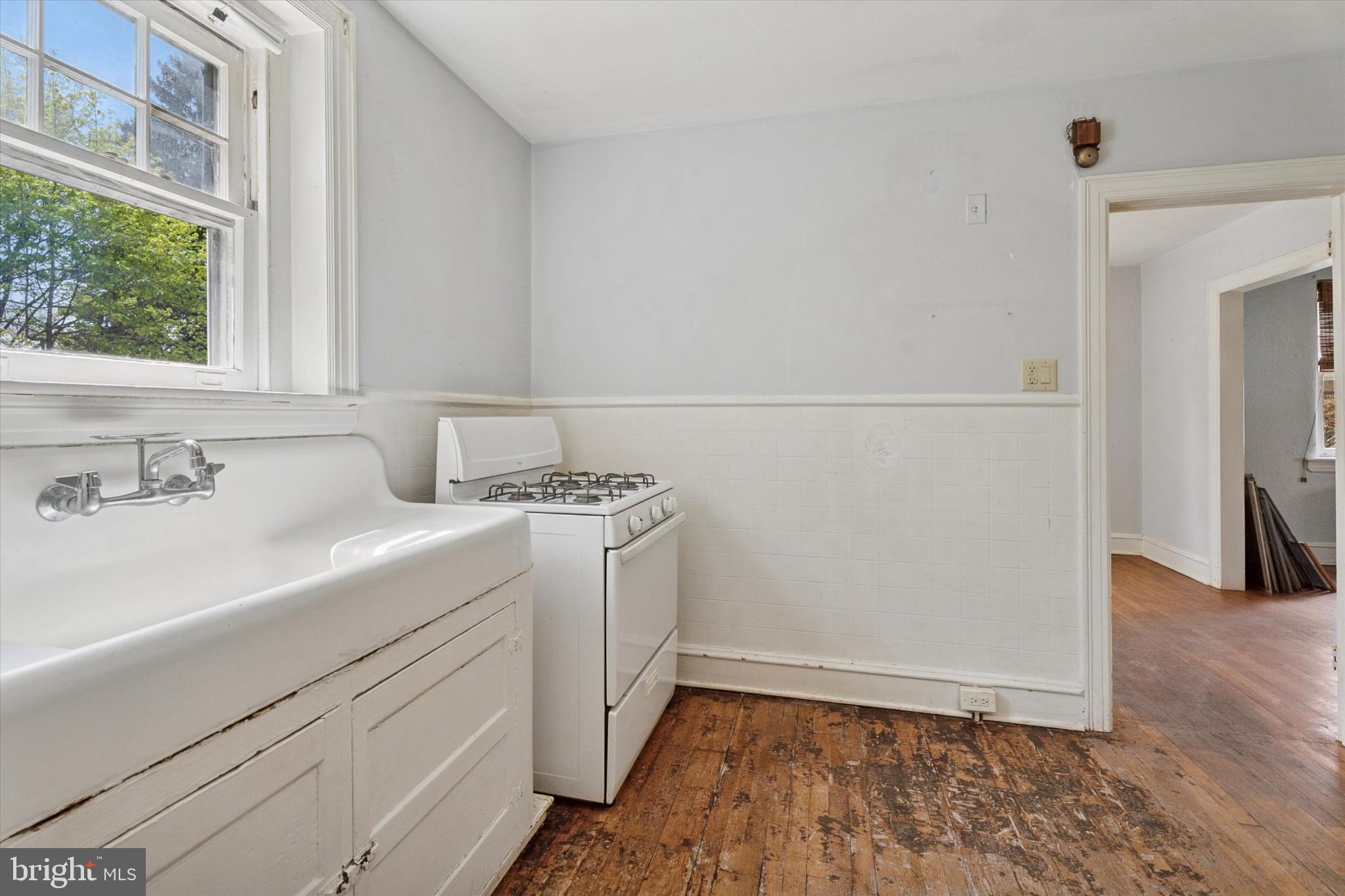 136 Erdenheim Road Glenside, PA 19038 - Photo 9 of 24 Gallery Image 9