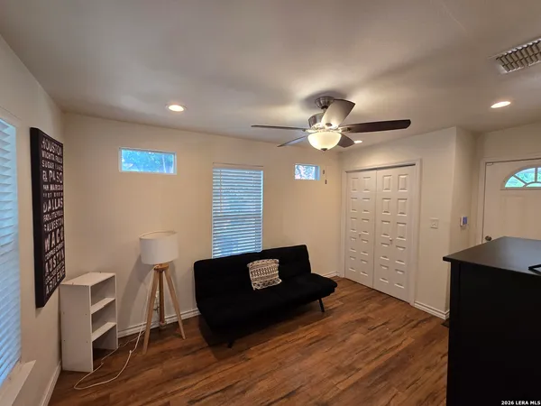 $1,795 | 1338 West Elsmere Place, San Antonio, TX 78201