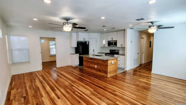 $1,795 | 1338 West Elsmere Place, San Antonio, TX 78201