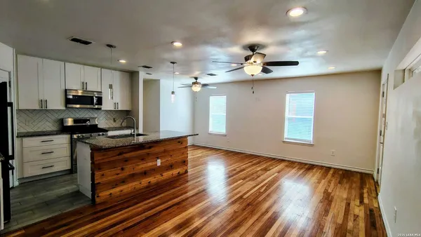 $1,795 | 1338 West Elsmere Place, San Antonio, TX 78201