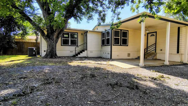 $1,795 | 1338 West Elsmere Place, San Antonio, TX 78201