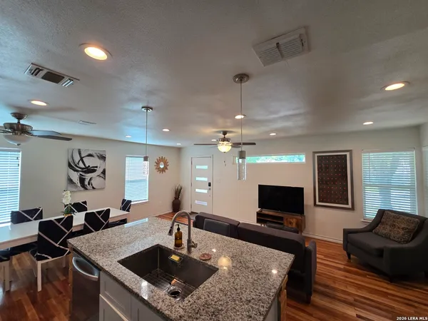 $1,795 | 1338 West Elsmere Place, San Antonio, TX 78201