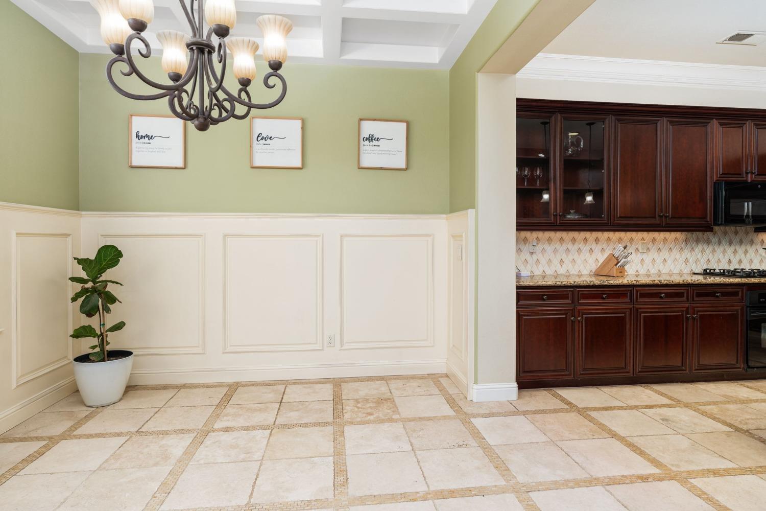 3545 Barclay Square Clovis, CA 93619 - Photo 14 of 31 a bathroom with a sink and a mirror