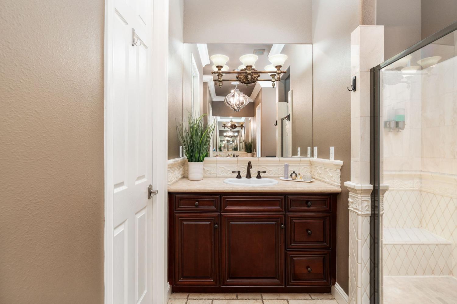 3545 Barclay Square Clovis, CA 93619 - Photo 20 of 31 a bathroom with a sink and a mirror