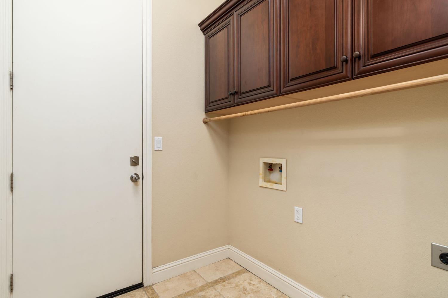 3545 Barclay Square Clovis, CA 93619 - Photo 26 of 31 a view of a closet
