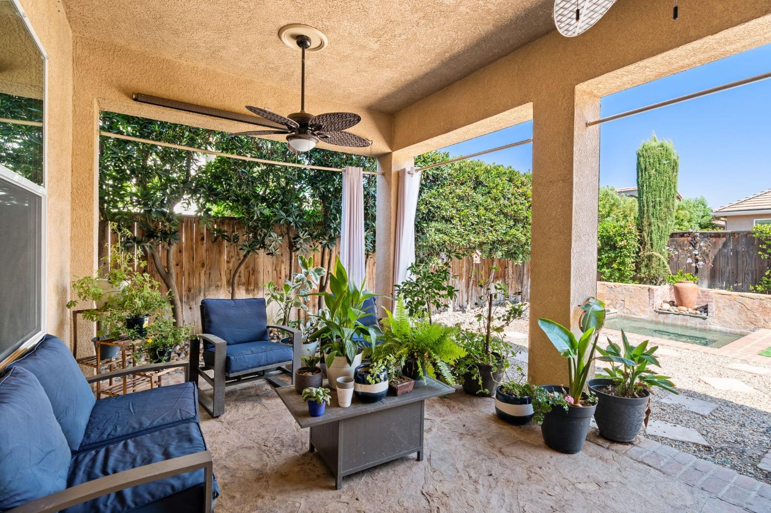 3545 Barclay Square Clovis, CA 93619 - Photo 27 of 31 a living room filled with furniture and a potted plant