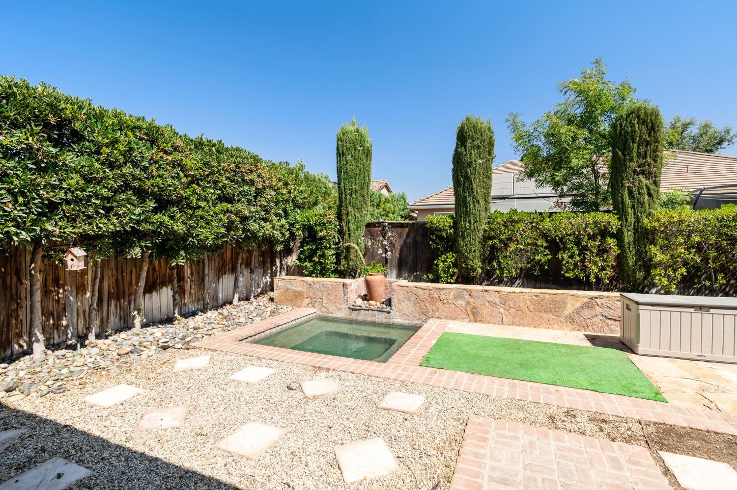 3545 Barclay Square Clovis, CA 93619 - Photo 28 of 31 a front view of a house with a yard