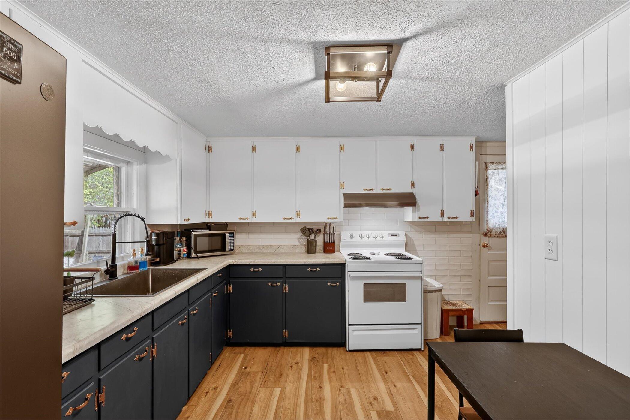 1028 Alderman Street Belding, MI 48809 - Photo 13 of 54 13-1028-Alderman-St-WindowStill-Photogra