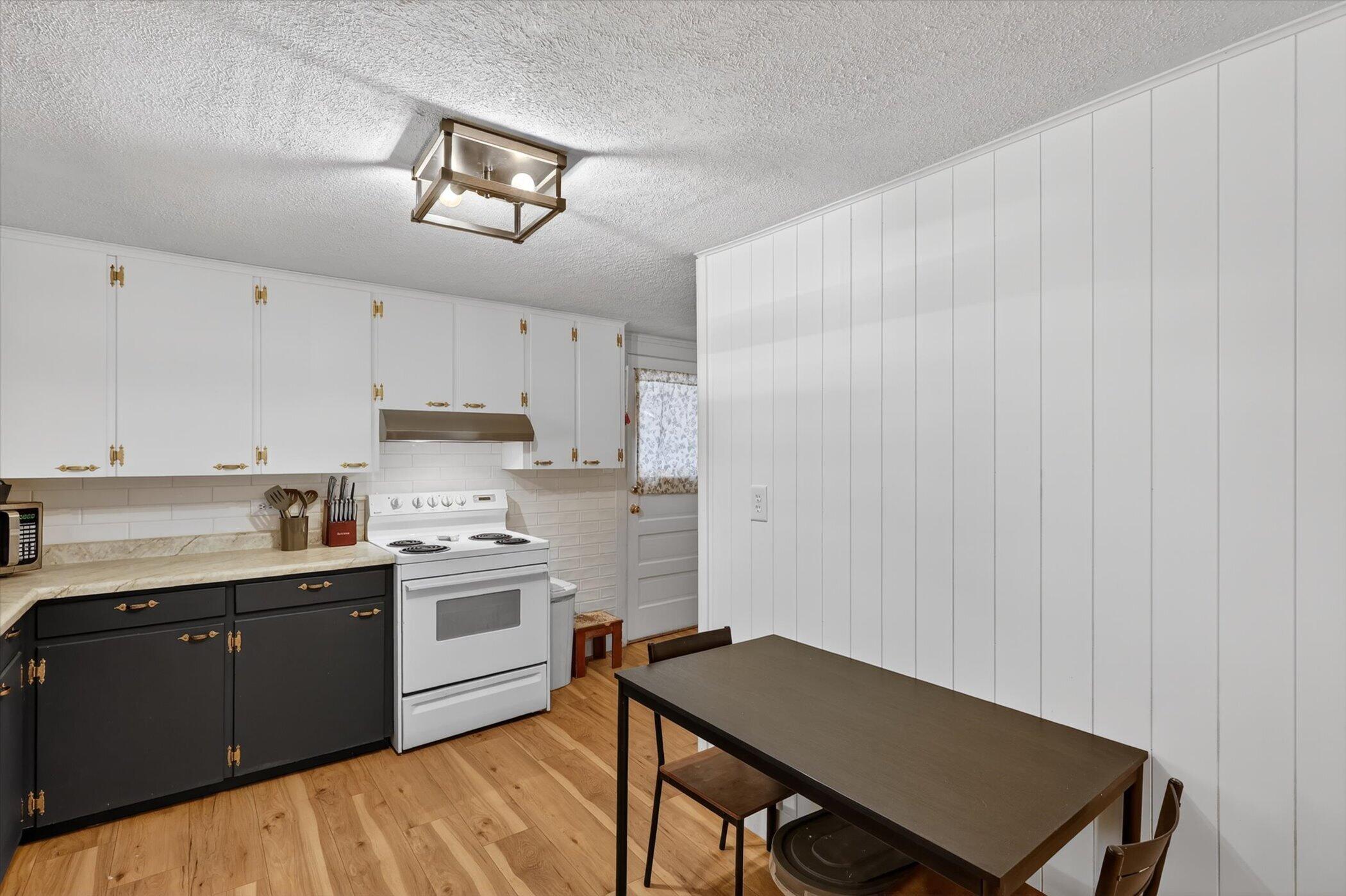 1028 Alderman Street Belding, MI 48809 - Photo 15 of 54 15-1028-Alderman-St-WindowStill-Photogra