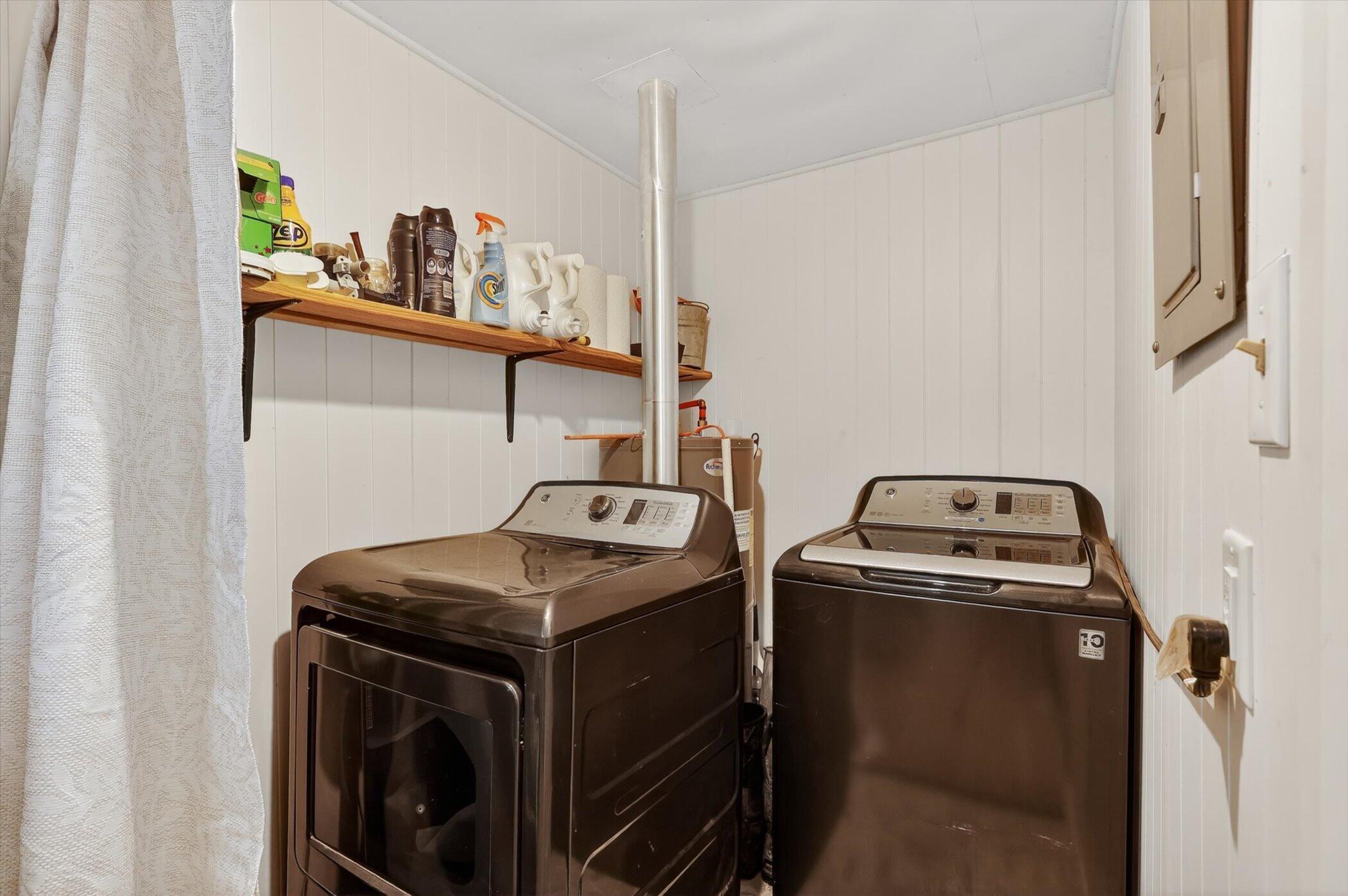 1028 Alderman Street Belding, MI 48809 - Photo 25 of 54 25-1028-Alderman-St-WindowStill-Photogra