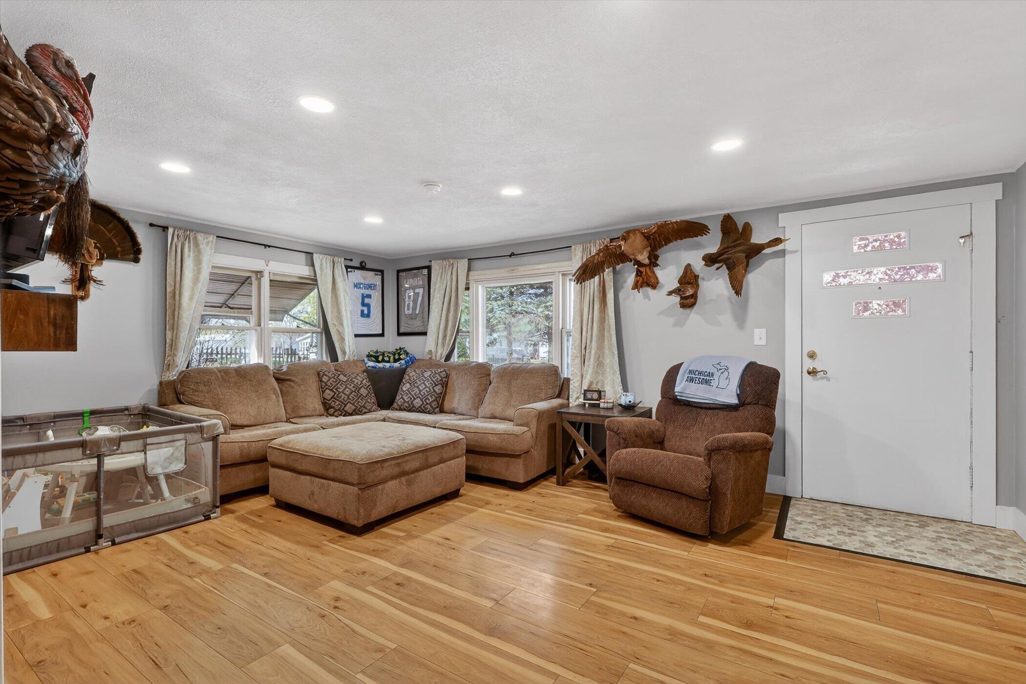 1028 Alderman Street Belding, MI 48809 - Photo 9 of 54 09-1028-Alderman-St-WindowStill-Photogra