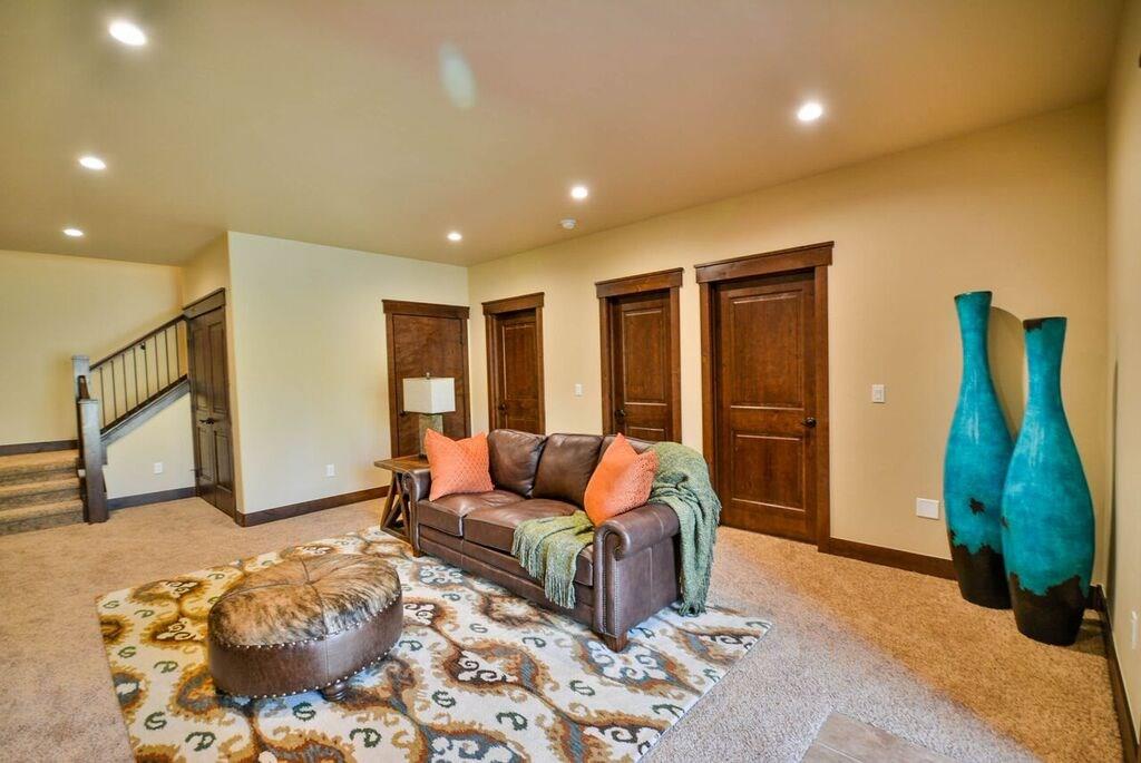 698 Independence Road, Unit 7A Keystone, CO 80435 - Photo 12 of 25 a living room with furniture and a rug