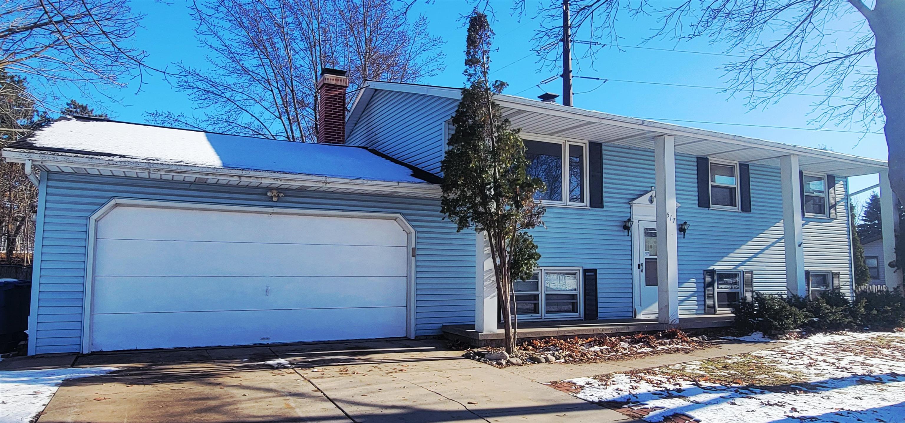 517 Menlo Park Road Green Bay, WI 54302 - Photo 2 of 33