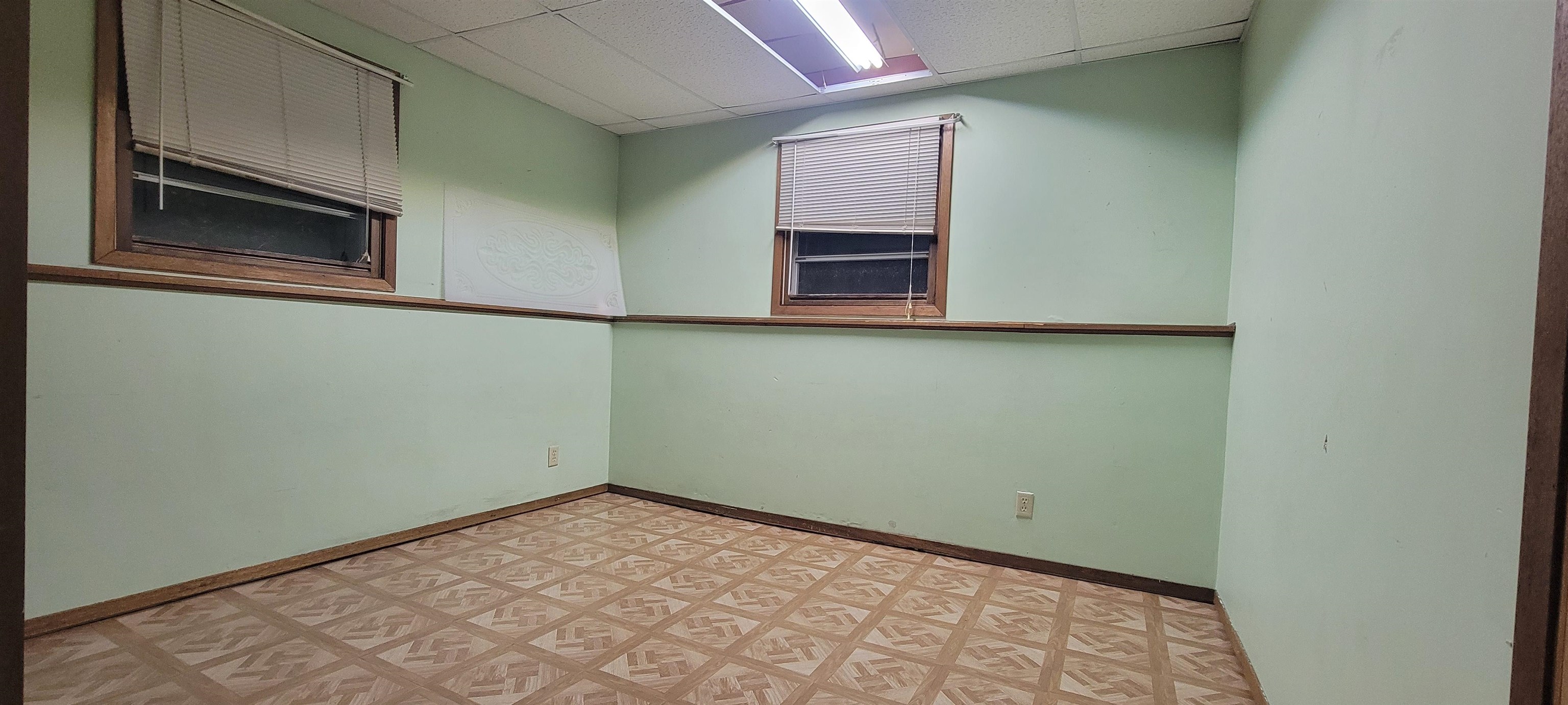 517 Menlo Park Road Green Bay, WI 54302 - Photo 27 of 33