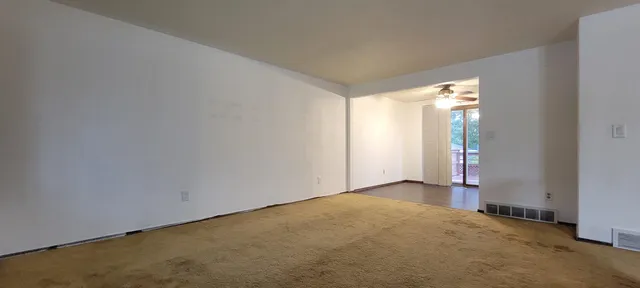 $314,900 | 517 Menlo Park Road, Green Bay, WI 54302