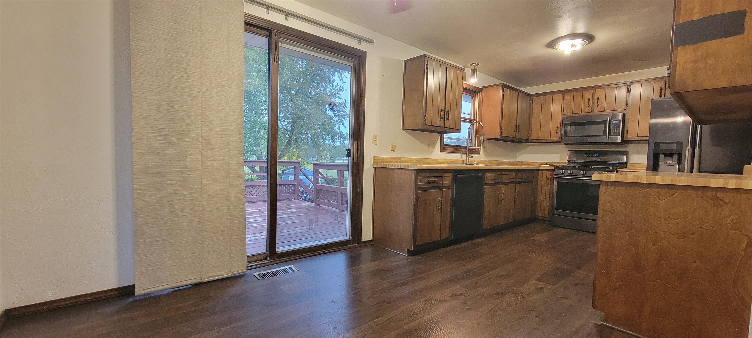 517 Menlo Park Road Green Bay, WI 54302 - Photo 6 of 33