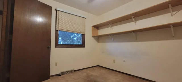 $314,900 | 517 Menlo Park Road, Green Bay, WI 54302