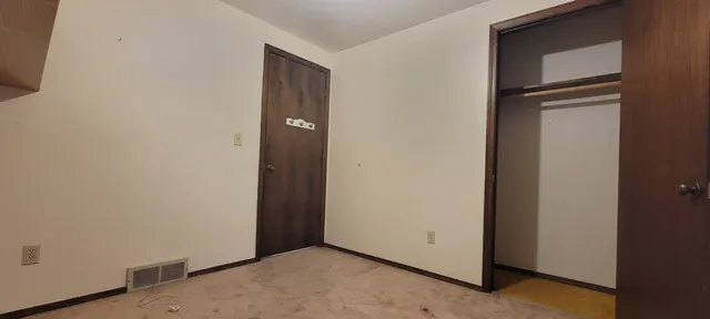 $314,900 | 517 Menlo Park Road, Green Bay, WI 54302