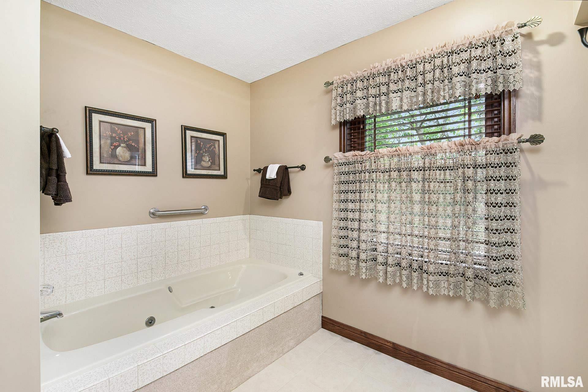 4203 Forest Road Davenport, IA 52807 - Photo 21 of 50 Gallery Image 21