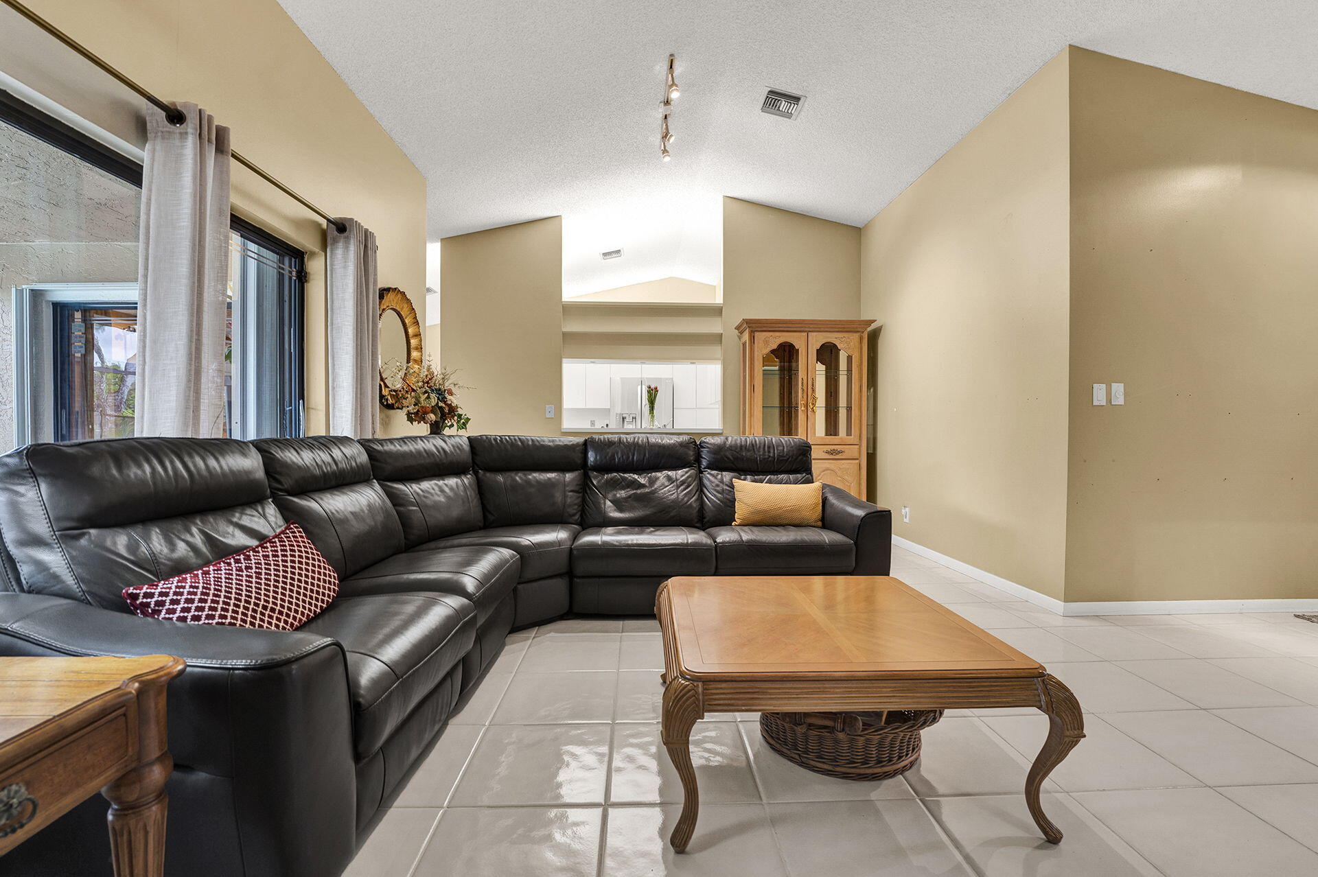 21350 Summertrace Circle Boca Raton, FL 33428 - Photo 12 of 45 Living Room