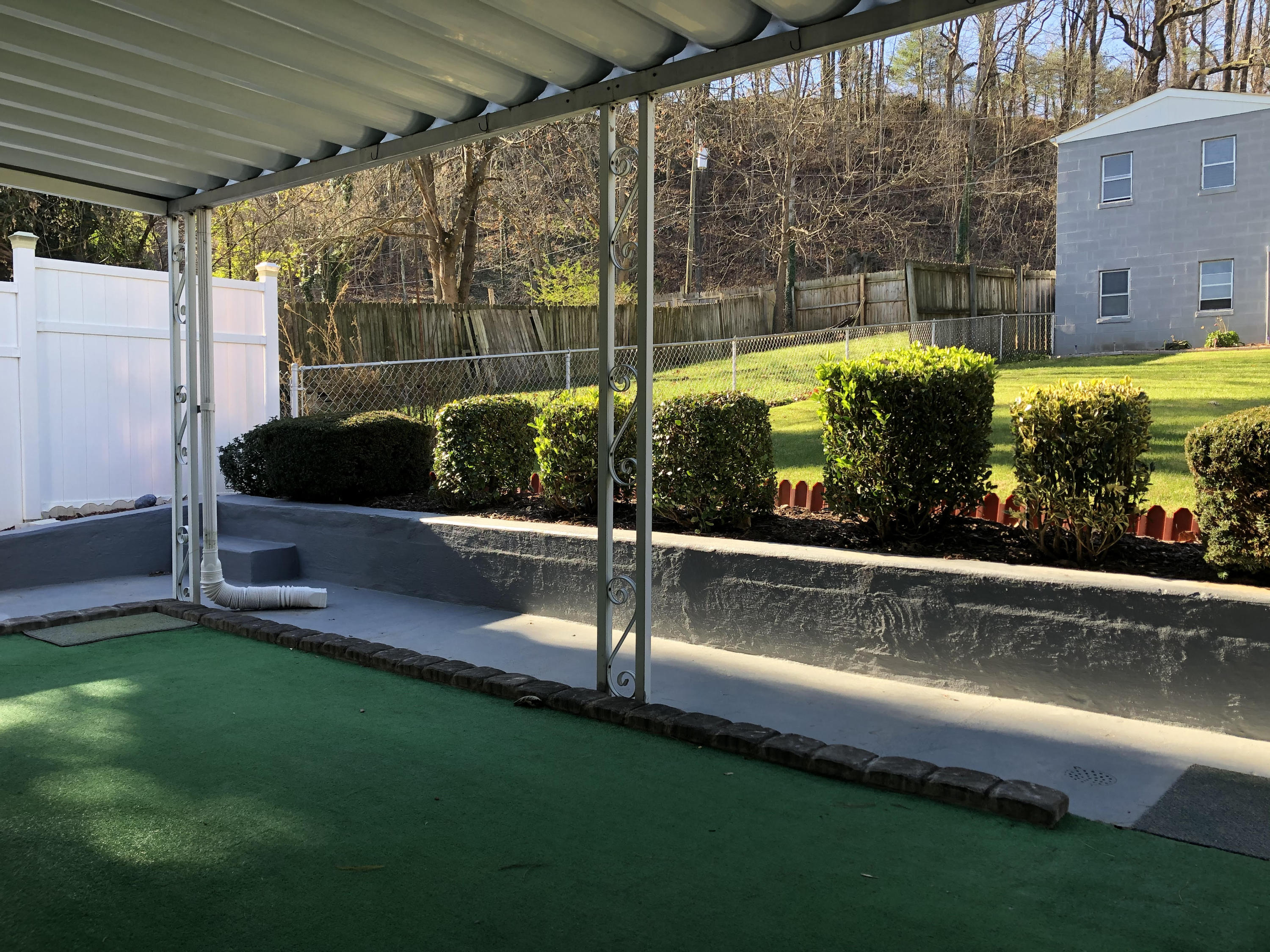 229 Roxbury Street Clifton Forge, VA 24422 - Photo 4 of 19 patio exterior view
