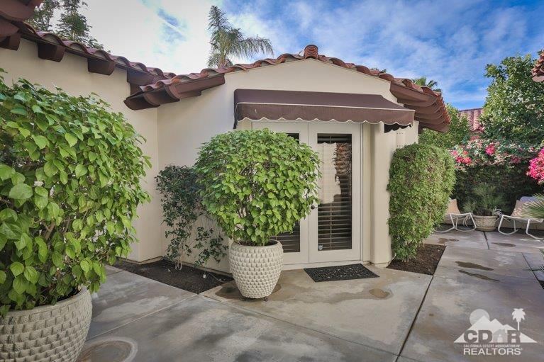265 Loch Lomond Road Rancho Mirage, CA 92270 - Photo 3 of 46 a front view of a house with plants
