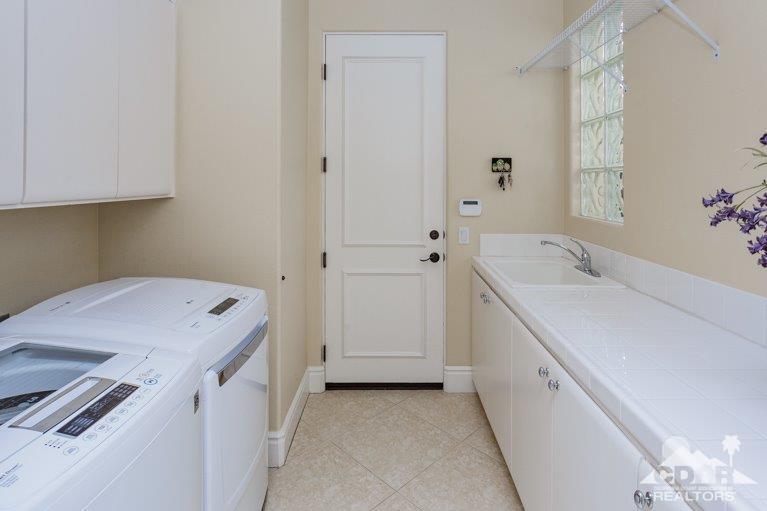 265 Loch Lomond Road Rancho Mirage, CA 92270 - Photo 31 of 46 a utility room with dryer and washer