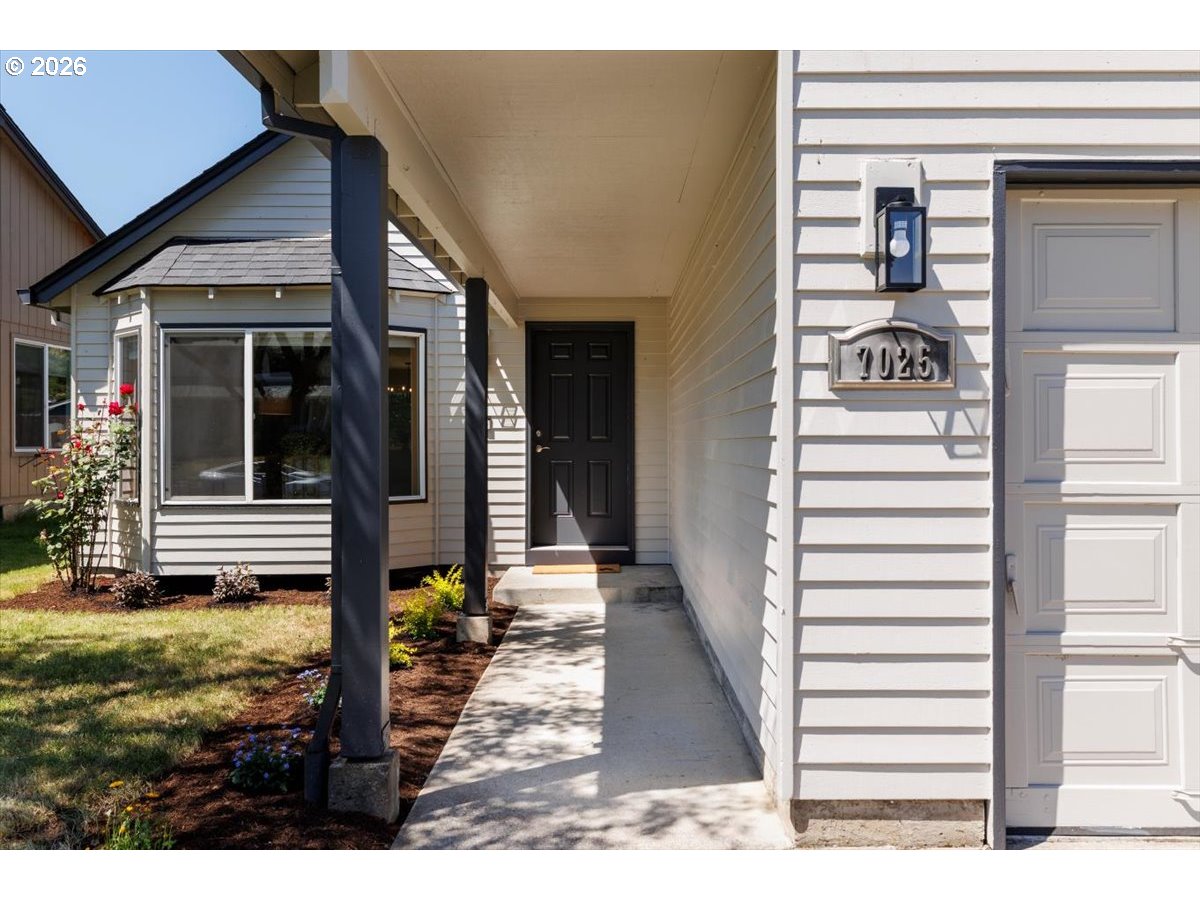 7025 Southwest 174th Avenue Beaverton, OR 97007 - Photo 3 of 38