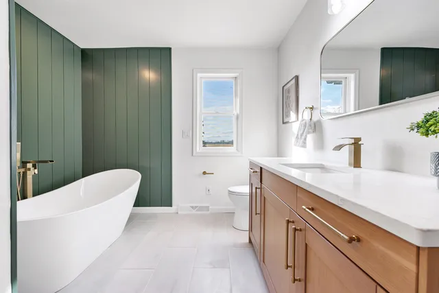 $1,289,900 | 17707 Lakeshore Road, Two Rivers, WI 54241