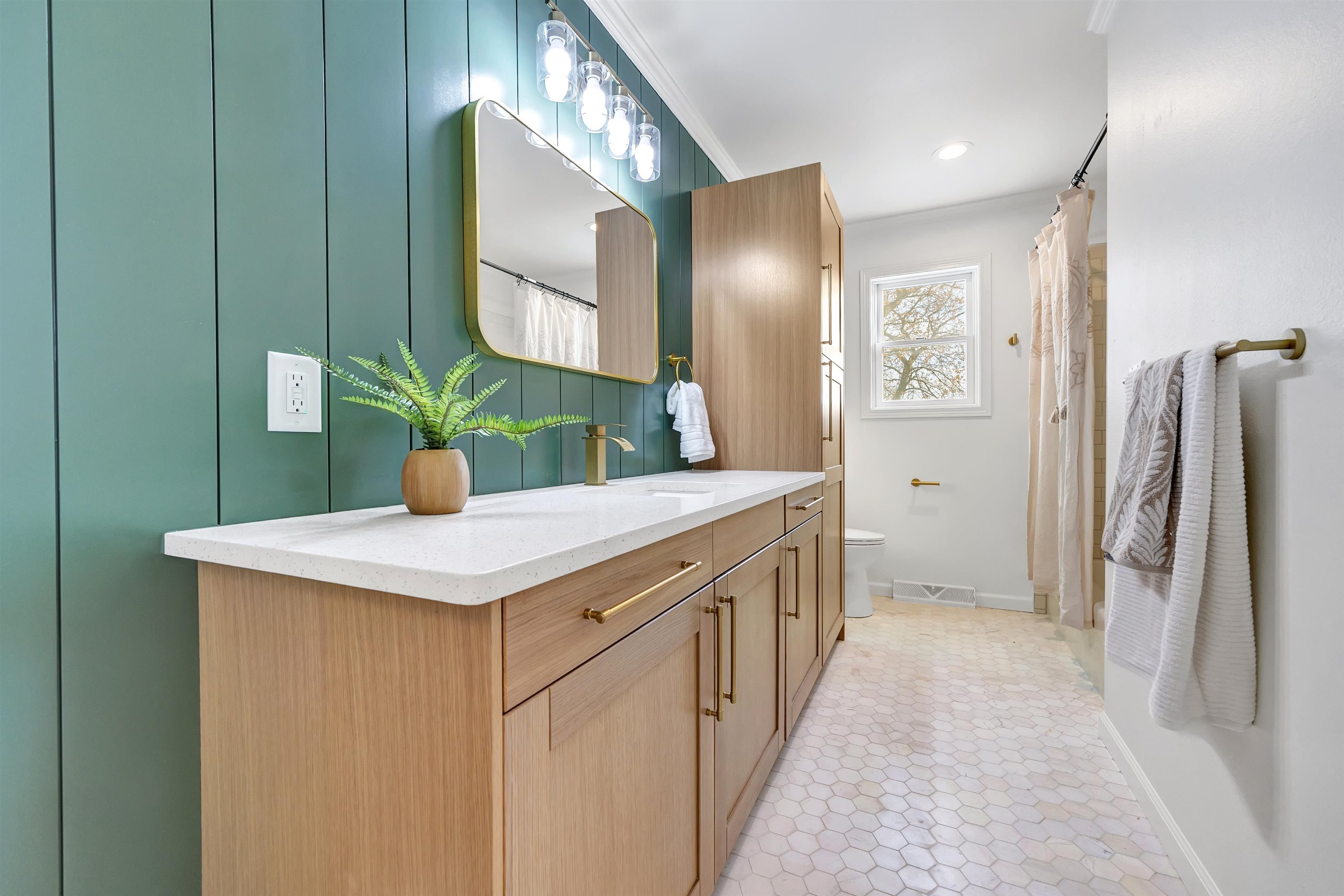 17707 Lakeshore Road Two Rivers, WI 54241 - Photo 19 of 36