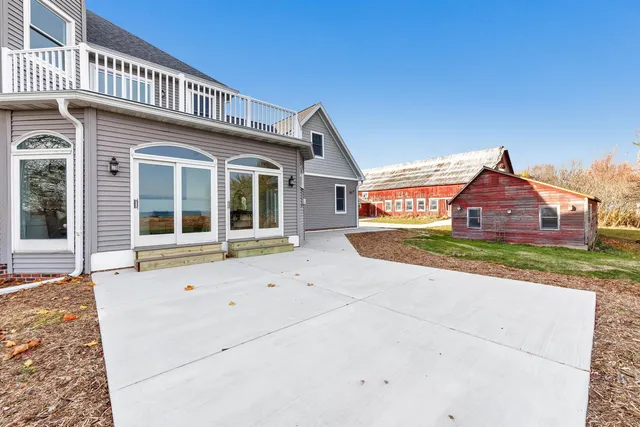 $1,289,900 | 17707 Lakeshore Road, Two Rivers, WI 54241