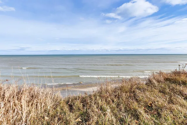 $1,289,900 | 17707 Lakeshore Road, Two Rivers, WI 54241