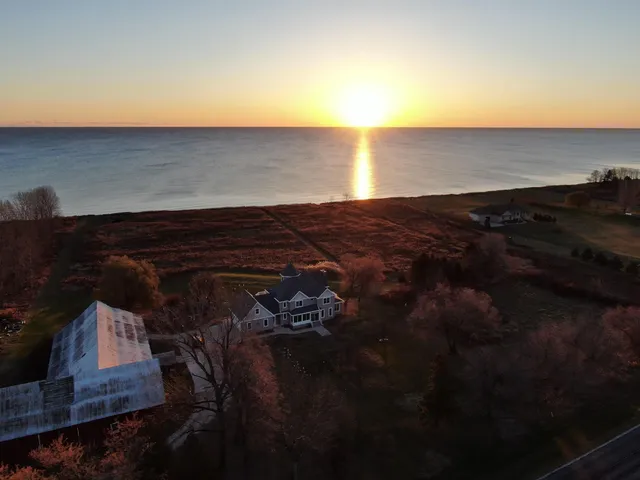 $1,289,900 | 17707 Lakeshore Road, Two Rivers, WI 54241