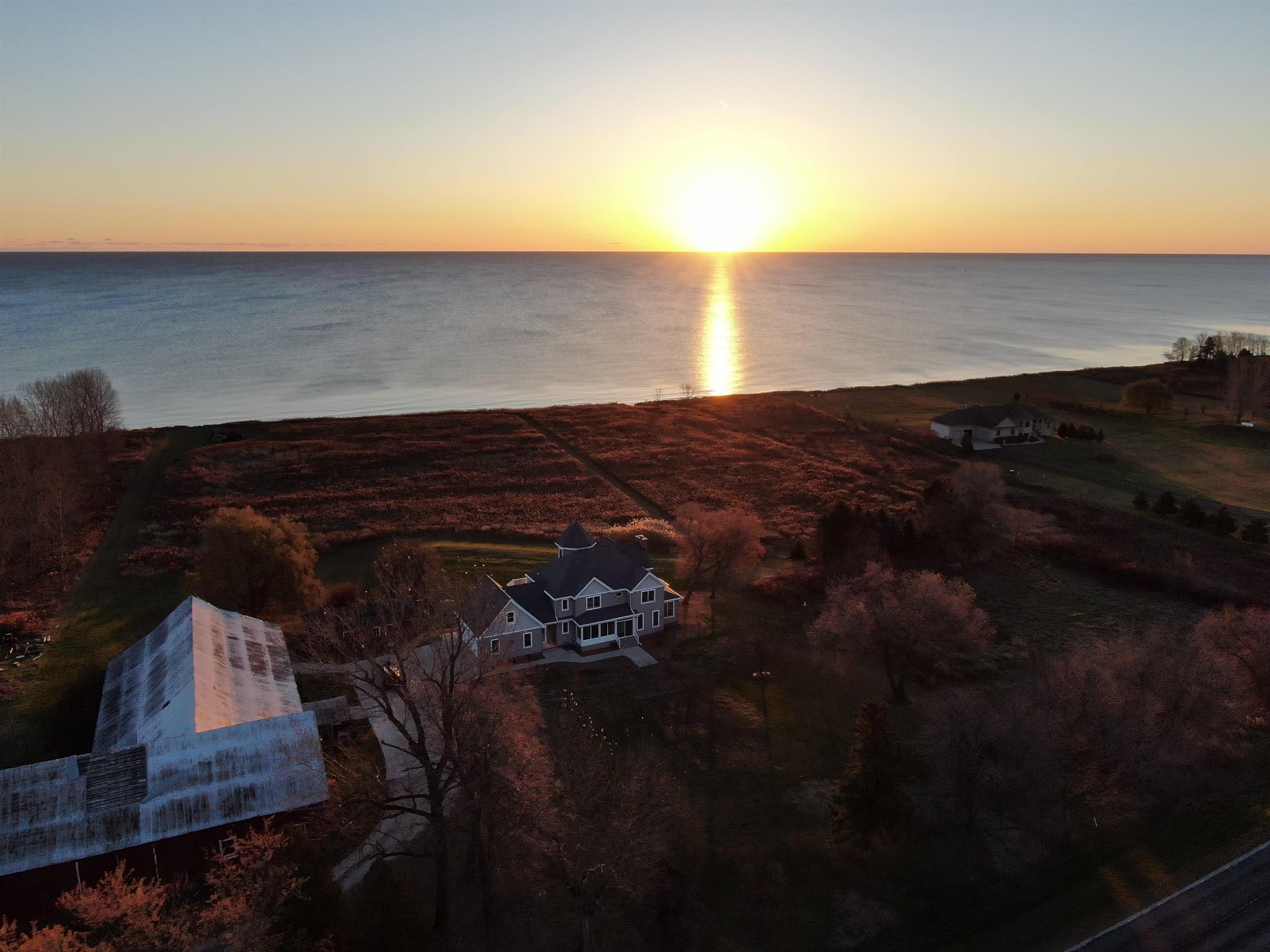 17707 Lakeshore Road Two Rivers, WI 54241 - Photo 30 of 36