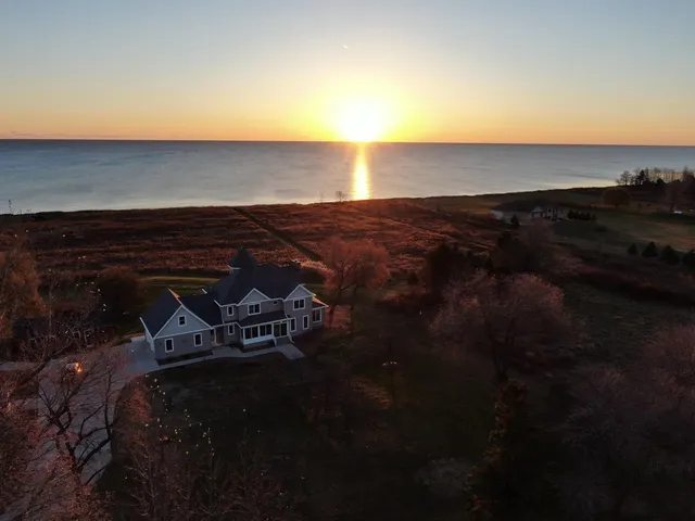 $1,289,900 | 17707 Lakeshore Road, Two Rivers, WI 54241