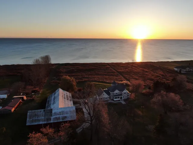 $1,289,900 | 17707 Lakeshore Road, Two Rivers, WI 54241