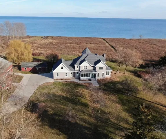 $1,289,900 | 17707 Lakeshore Road, Two Rivers, WI 54241