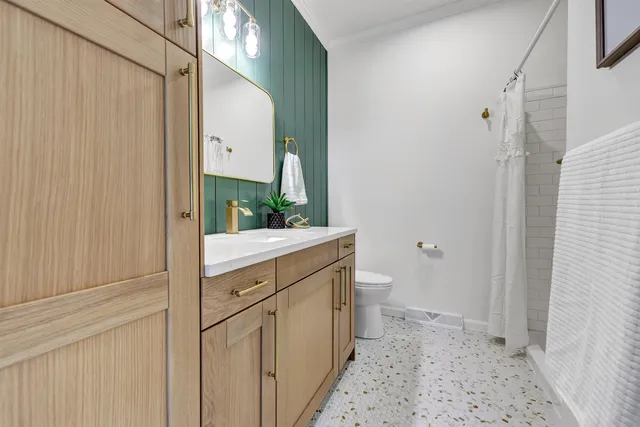 $1,289,900 | 17707 Lakeshore Road, Two Rivers, WI 54241