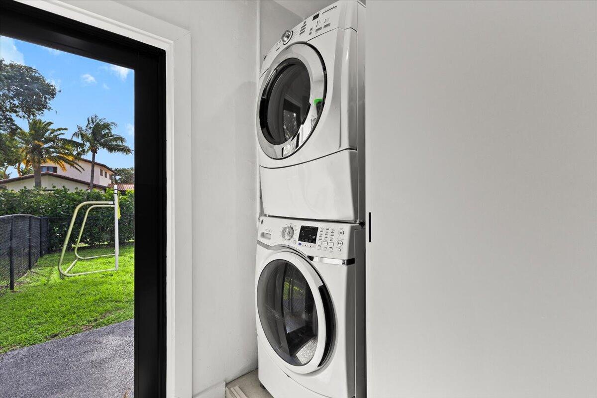 1049 West Palmetto Park Road Boca Raton, FL 33486 - Photo 25 of 40 a utility room with dryer and washer